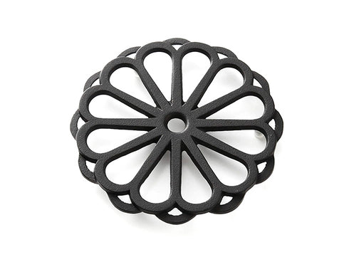 Iwachu Cast iron trivet Kiku
